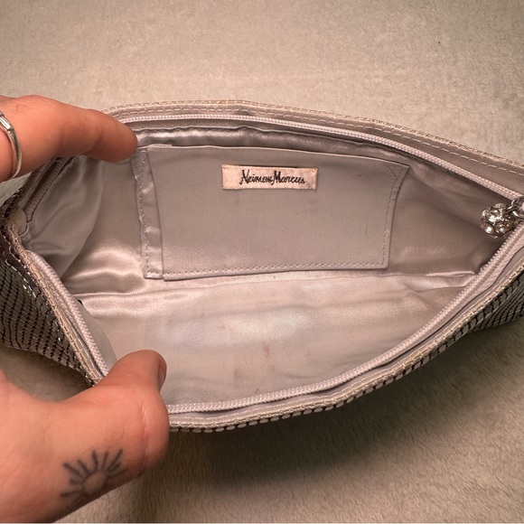 Vintage Neiman Marcus Silver Metallic Mesh Metal Evening Clutch Pouchette - Picture 4 of 6